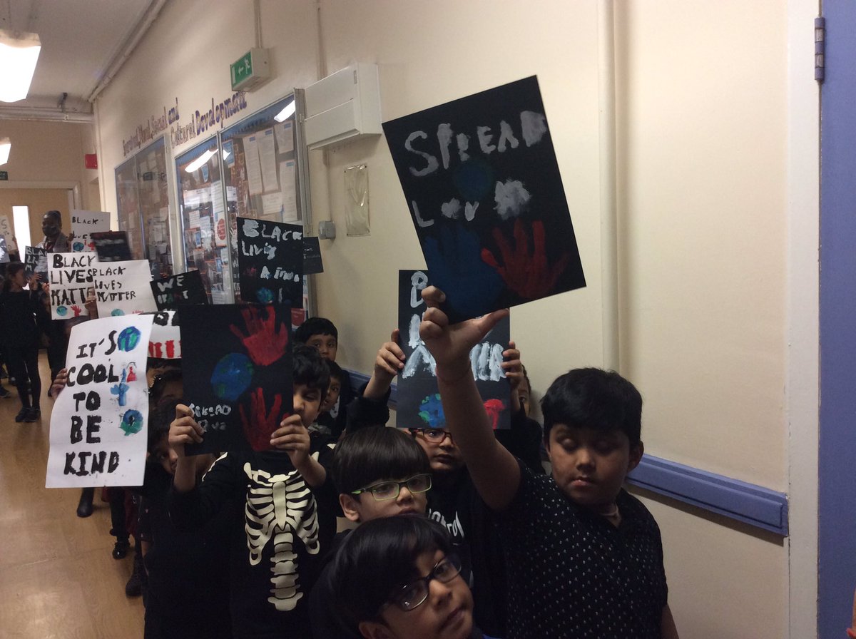 BarhamPrimary's tweet photo. Our Year 2’s are having protesting in a #SilentMarch #BlackLivesMatter #GlobalGoalsForSustainableDevelopment🌍 #GoBarham🦉 https://t.co/Hty6qthirZ