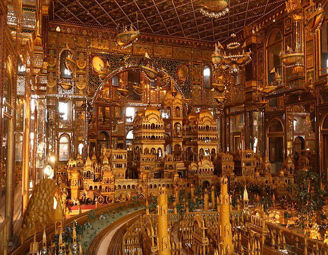 TIinExile's tweet photo. Soniji Ki Nasiyan (Ajmer)

This  beautiful temple uses 1000 kg of gold to carve out a depiction of the holy town of Ayodhya. https://t.co/6626obKrGO