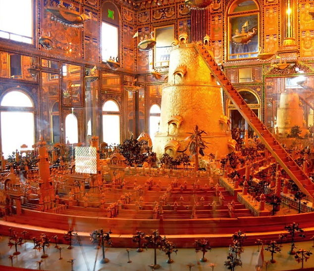 Soniji Ki Nasiyan (Ajmer)

This  beautiful temple uses 1000 kg of gold to carve out a depiction of the holy town of Ayodhya.