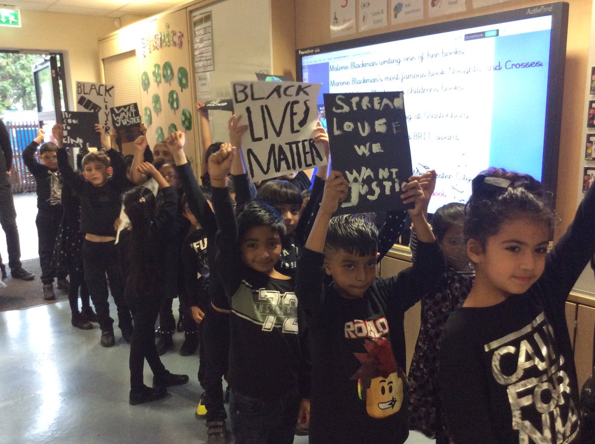 BarhamPrimary's tweet photo. Our Year 2’s are protesting in a #SilentMarch #BlackLivesMatter  #GlobalGoalsForSustainableDevelopment🌍 #GoBarham🦉 https://t.co/0wbGvhz4fM