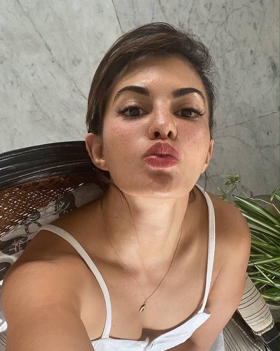 Asli_Jacqueline's tweet image. Hope you all had a magical day!! 💋💋