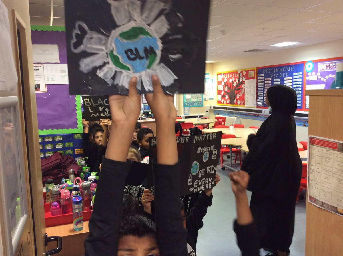 BarhamPrimary's tweet photo. Our Year 2’s are protesting in a #SilentMarch #BlackLivesMatter  #GlobalGoalsForSustainableDevelopment🌍 #GoBarham🦉 https://t.co/C5iLfScTYH