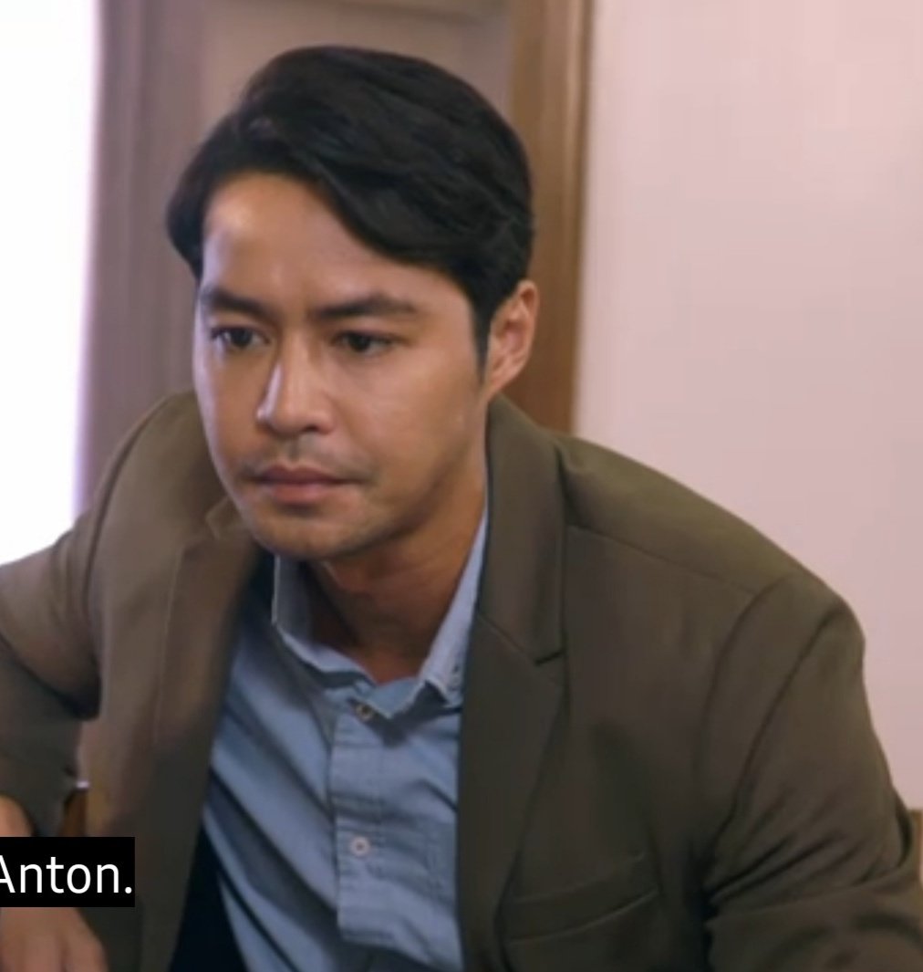 nanaytatay319's tweet photo. Naku nandyan si Anton ... nakakainis ang mukha!!
#WHPStranded
McLisse
@MccoydDeleon
@ElisseJoson
@DreamscapePH
@VivaArtists
@ABSCBN
@MCLISSEians_OFC https://t.co/rQedV1Wkyq