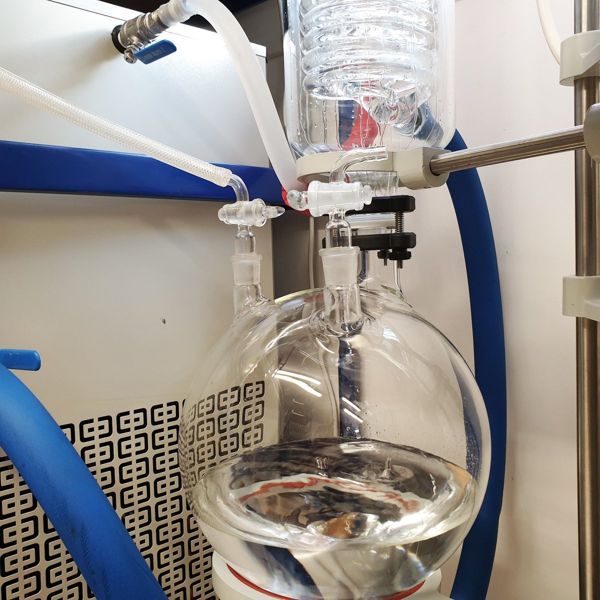 CabinPresSpirit's tweet photo. Here's a few early snaps of our new 20 litre vacuum still. She's been running like a dream this morning and is already getting her teeth into distilling a brand new gin that we have coming out next month.
#rotaryevaporator #vacuumdistilled #gin https://t.co/IgF8Uujz5G