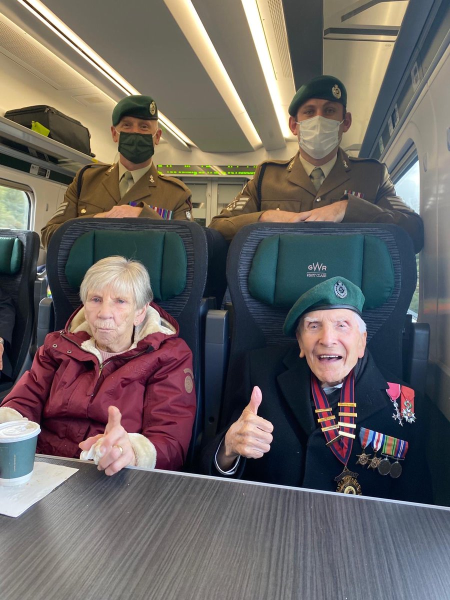 131Commando's tweet image. WW2 Commando Sapper Harry Billinge MBE and Mrs Billinge with SSgt P and SSgt S (who himself drives trains for GWR) on board the #GWR train named after Harry. @Proud_Sappers