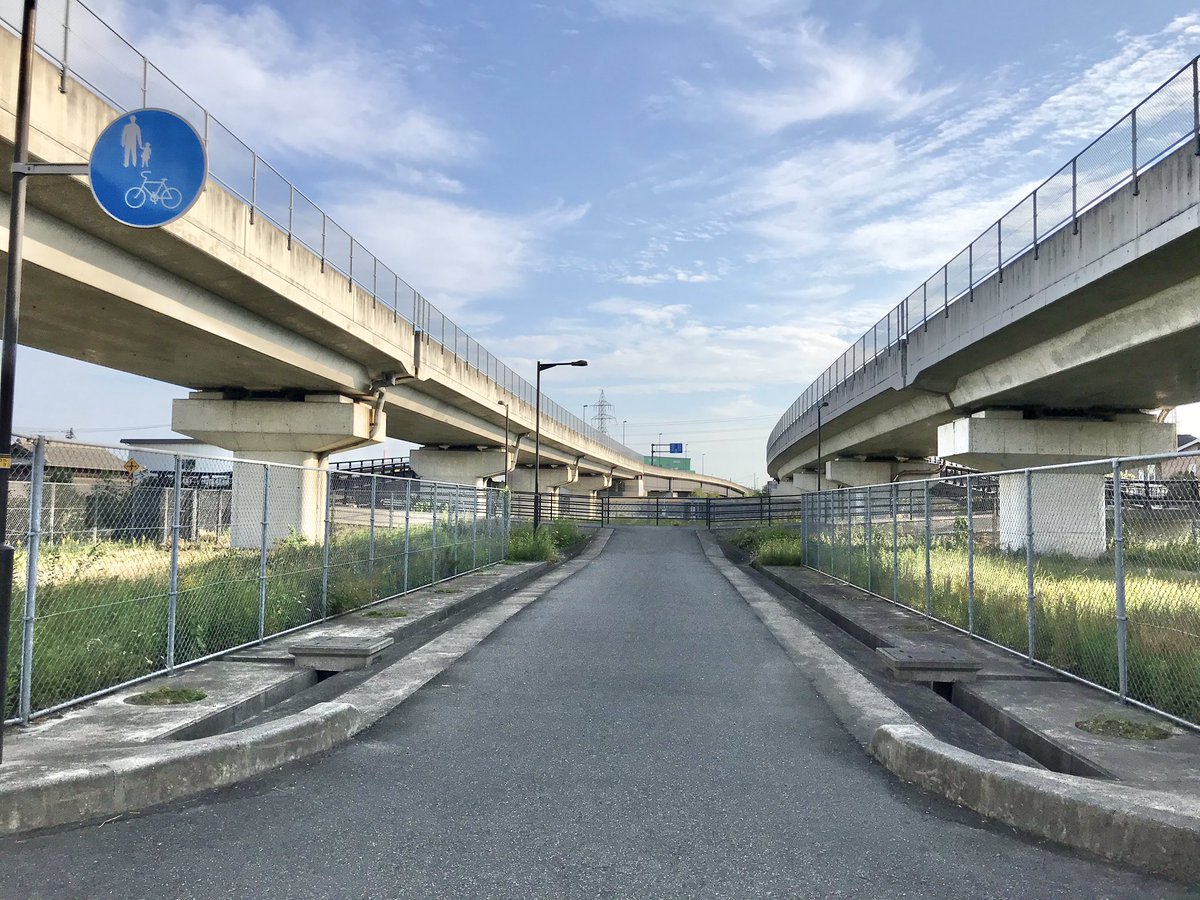 RunTazzo's tweet photo. 日曜の疲労がややあるのでハードなポイント練習はキャンセル
走りやすい区間5kmを平均4’12”で走れたからヨシとする。ラスト1km、道のわかりやすいところで3’40”くらいにあげて終わる。
今日のBGM
#RyuMiho
#LightInYou https://t.co/17OPcPiOIG
