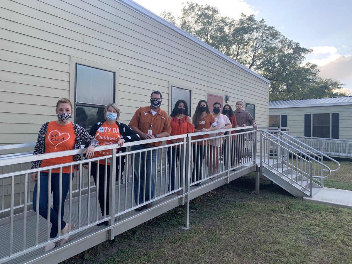 Supporting Unity Day 2020 in LISD District Offices Portable B. Kindness, Acceptance, and Inclusion #NPFH #1lisd #unityday2020