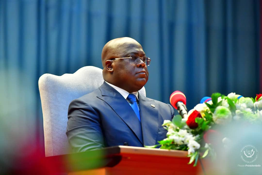 Le Congo a vécu une cérémonie particulière de prestation de serment. Beaucoup la confondraient à une matinée politique d'un parti politique bien identifié à Kinshasa.
D'abord l'absence criante et remarquable de deux présidents de deux chambres du parlement.
#ATM #JML