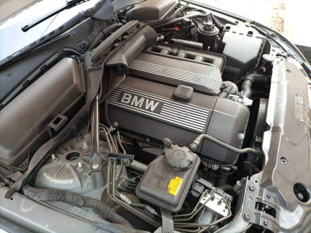 SamZulu4u's tweet photo. Excellent condition BMW anaconda, 2004 model for sale @ K85,000.Location;Solwezi. DM for details. https://t.co/0GbYEGJHJ4