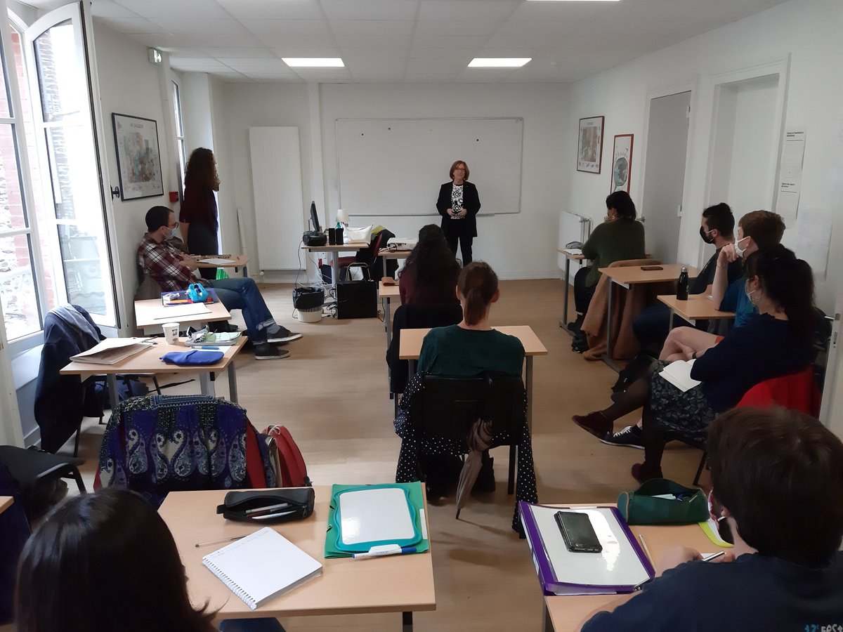 Lena Louarn ha Fulup Travers gant ar stajidi e Roazhon hiziv !
--
Lena Louarn et Fulup Travers avec les stagiaires à Rennes aujourd'hui !

#brezhoneg #skolanemsav #roazhon #rennes