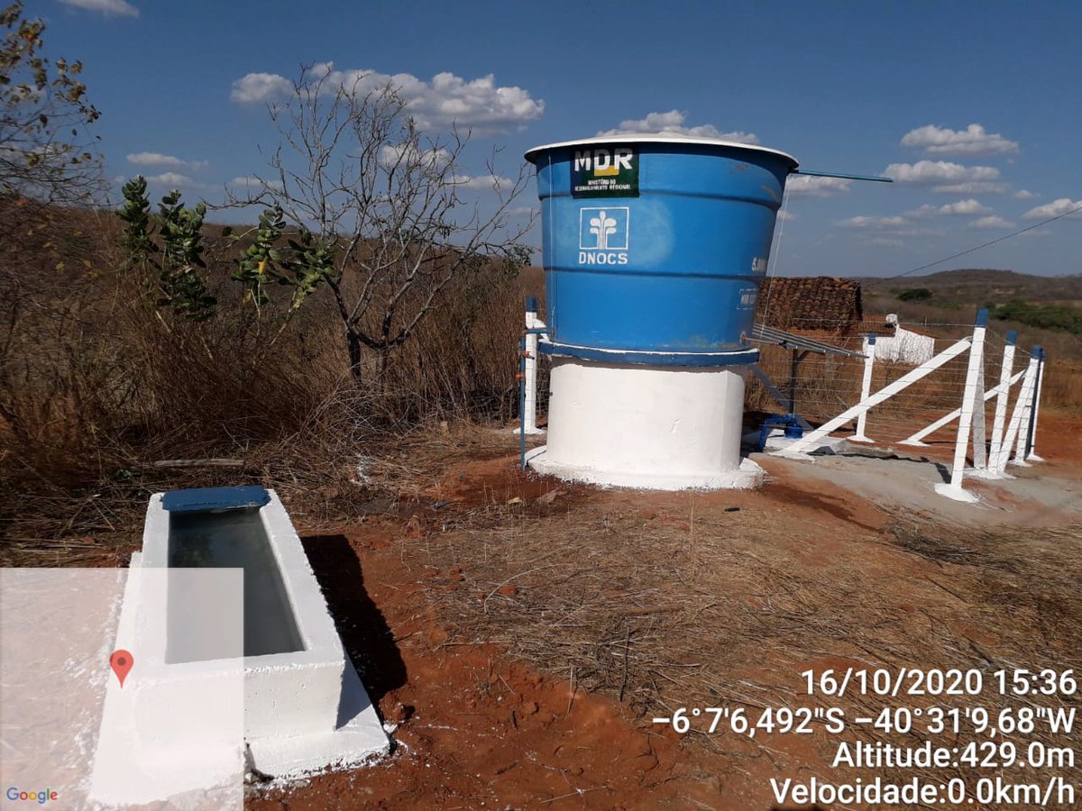 O governo  @jairbolsonaro tem superado os desafios para fazer a água chegar no semiárido nordestino. Estamos implantando poços nas zonas rurais da região usando placa solar para gerar energia e bombear a água.