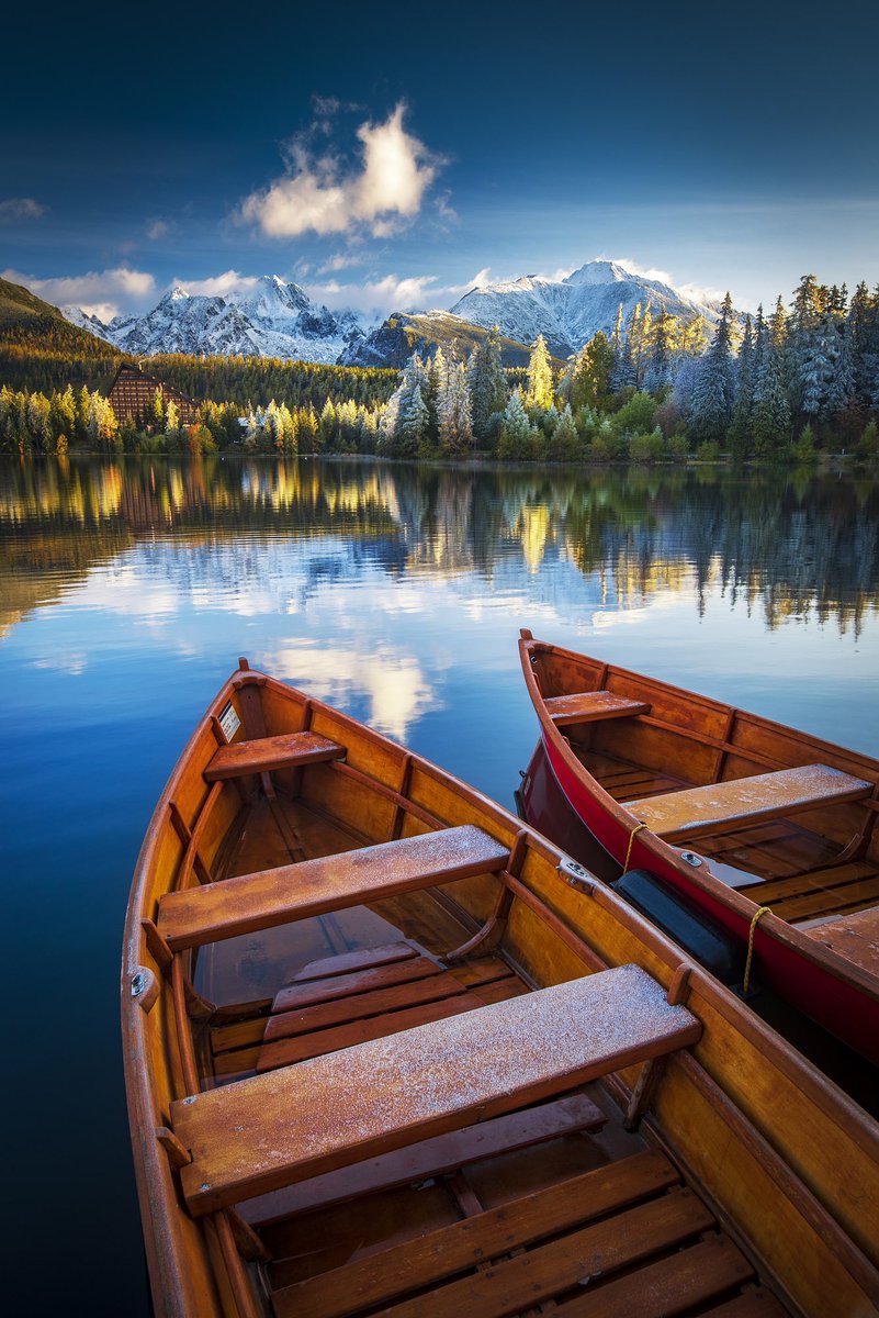 ThisIsSlovakia_'s tweet photo. Autumn vibes in the Tatra mountains 🍂🍁🏔 
#ThisIsSlovakia 💛🇸🇰

#slovakia #slovensko #travel #tatry #hightatras #vysoketatry #Autumn 
#strbskepleso #October 
( 📷 Boris Michalicek) https://t.co/ilg5xUGOPf