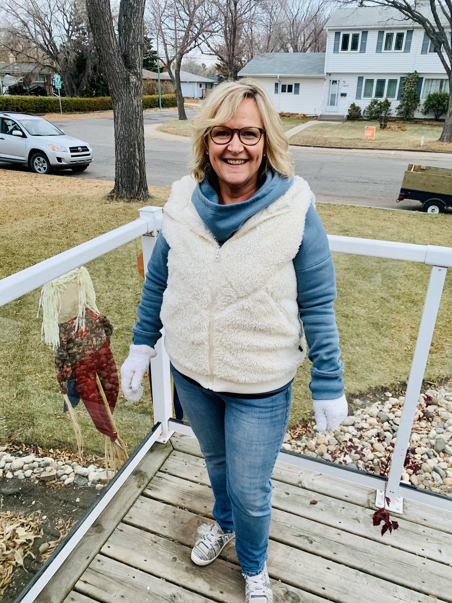 C_LynnWesterman's tweet photo. Let your smile brighten up the world 🌍 

My moms smile 😃 is contagious!!! She lights up my life every single day even from a distance!

Thank you for always being my biggest fan ❤️ 

➡️ Blue stone oh so soft hoodie
➡️ Cream teddy vest https://t.co/wg9OBhBf1c