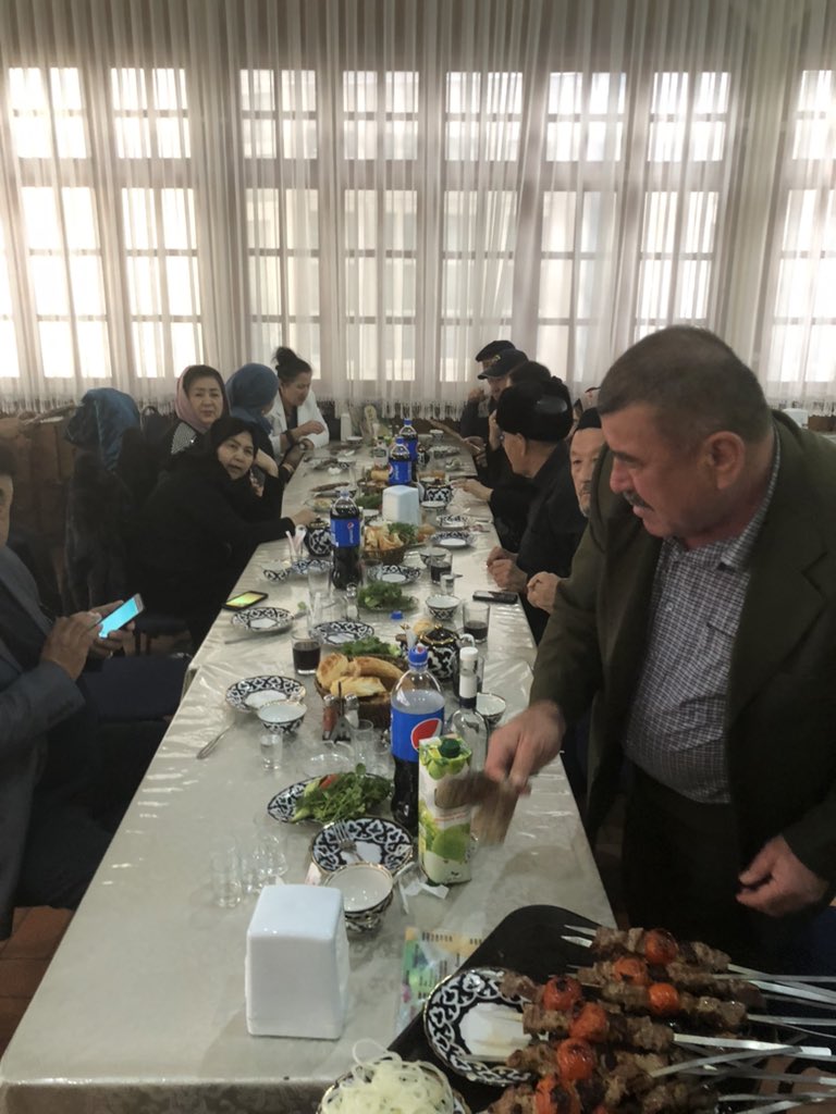 Uzbek family enjoys a meal. Uzbekistan has a large Tajik population who trace roots to Iran. Like India a distinct Persian influence is apparent. E.g the Somsa or Sanbosag in Persian. Unlike India the local influence is less -what you see is more akin to original Persian food.