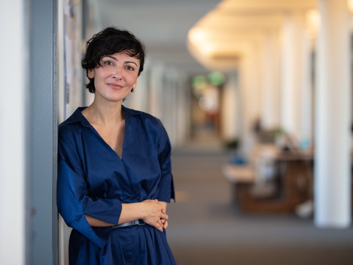 tudelft's tweet image. Don’t miss it at 13.00 hours (AMS time) today: @idetudelft researcher @elvinkarana is guest at the @dutchdesignweek talkshow Up Close &amp;amp; Personal, to talk about #design research into living materials tudelft.nl/dutchdesignweek #delftdesign #ddw20 #tudelft