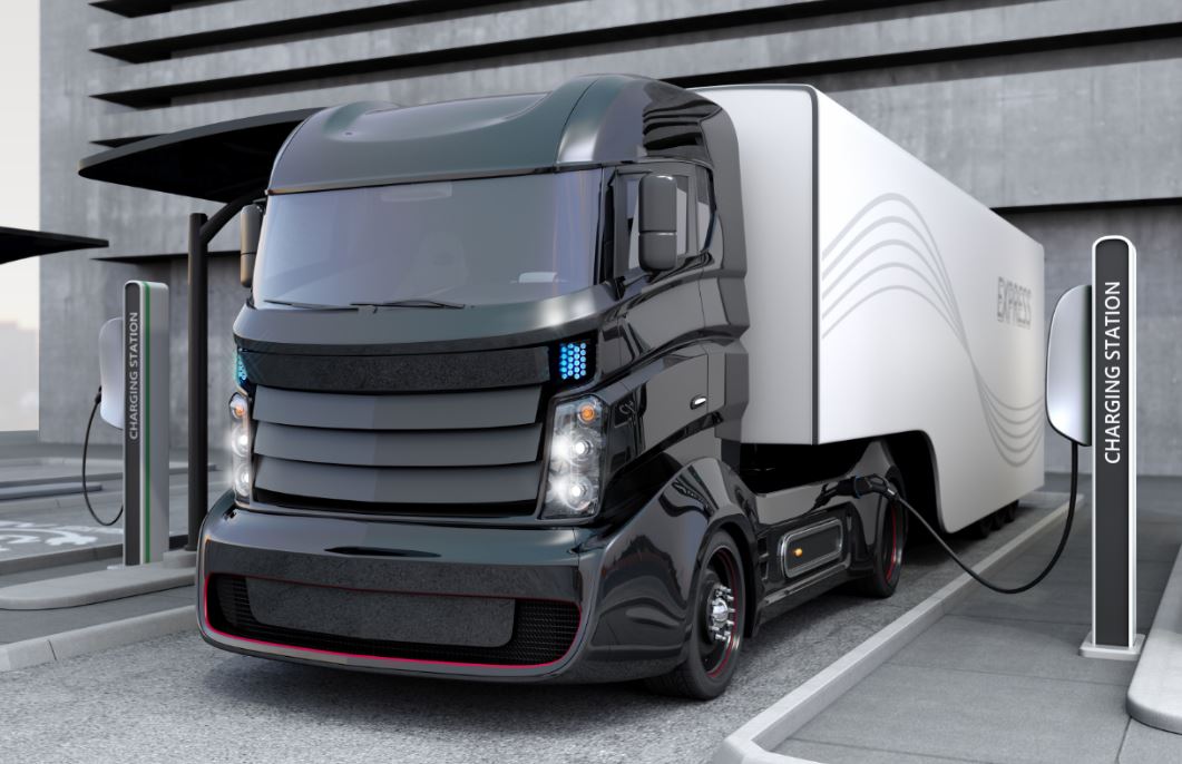 Door de succesvolle introductie van elektrische personenwagens, bestaat het beeld bij het grote publiek dat ook elektrisch vrachtvervoer ‘het nieuwe normaal is’. Maar in de praktijk zit de sector nog aan het begin van een ontdekkingsreis. Weten waarom? bit.ly/31tXQ2i