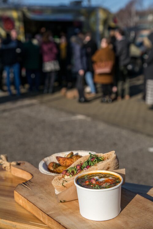 Brownsouppub's tweet photo. #QHNstreetfood alert!! Today @Wanderingyak are here, serving Special Mezzes, the Yak Hot Box and Baklava &amp; Pistachio Cream. 5pm - 8isg and first come, first served.
@steakandhonour are back on Sat 24th, 5 - 8pm. S. African favourites are on Sunday from @nownowchow 12-3pm. https://t.co/P7jYyLw00n