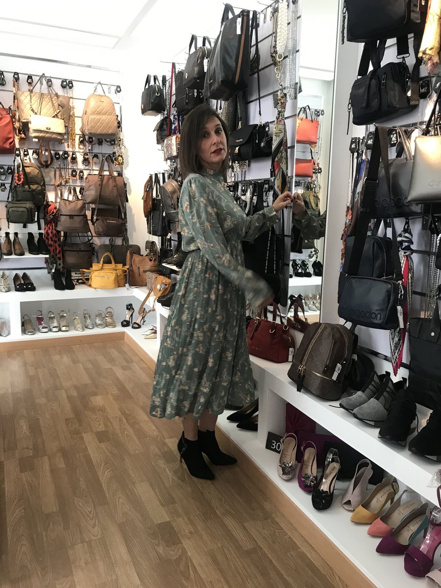 d2complementos's tweet photo. Buenos días!! 😃 
Hoy toca este precioso vestido plisado en tonos verde agua flores beige
#d2complementosconil #d2 #moda #complementos #conil #otoño2020 https://t.co/JtQJOo0rxB