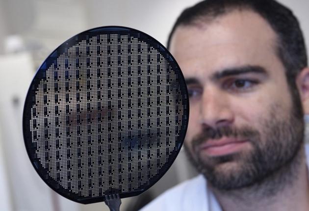 eeNewsEurope's tweet image. Cambridge startup launches world's smallest flow sensor #FlowSensor #Sensors #Electomechanical #FlowMeter #Analog #MEMs #FilterMonitoring tinyurl.com/y4bjzlo7