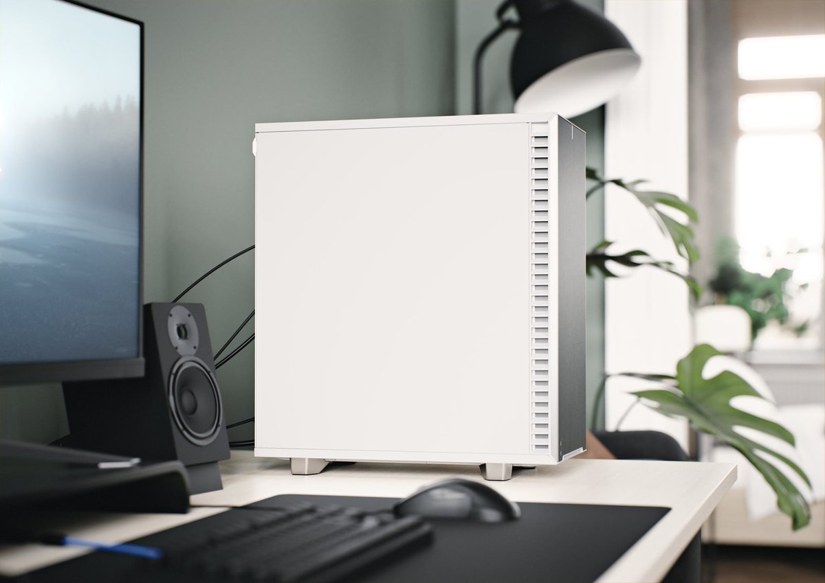 FractalDesignJP's tweet image. Define 7 Compact ホワイトで好きなところって、どんなところ？静音？それとも強化ガラス?
#Define7Compact