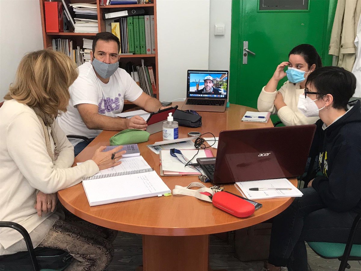 Se reúne el equipo de orientación con el coordinador de animación vocacional del equipo local de pastoral para seguir preparando las XXI Jornadas de Orientación Vocacional-Profesional de <a href="/MaristasBadajoz/">MaristasBadajoz</a> <a href="/maristasmedit/">MaristasMediterranea</a> <a href="/gvxbadajoz/">GVX Maristas Badajoz</a> #despierta <a href="/coemmaristasmed/">COEMMaristasMed</a> #MaristasOrienta