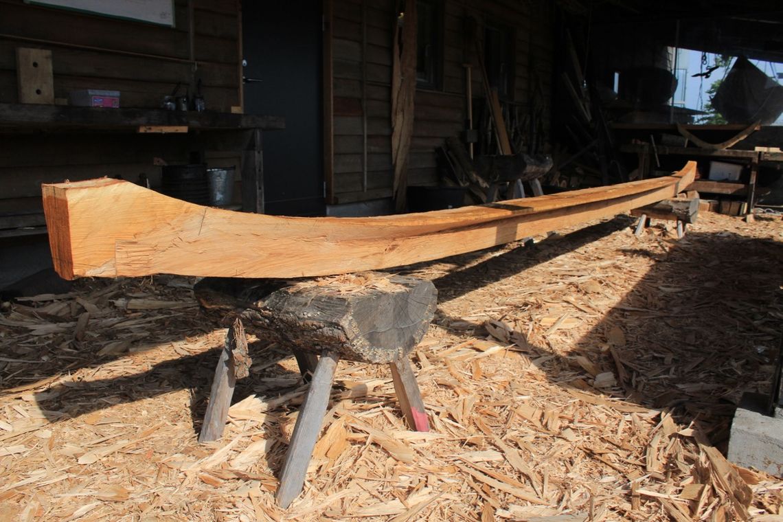 So I am not a ship builder, and was intrigued with the fact that a straight wooden beam would be called "a bow"...Until I came across this page about making a viking ship keel...So...Great site by the way, very much recommended  https://www.vikingeskibsmuseet.dk/en/professions/boatyard/building-projects/gislingeboat-2016/the-hull/keel-and-stem