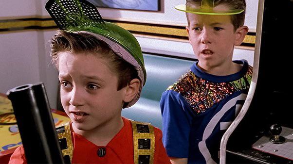 OnlyFilmMedia's tweet photo. #OnlyFilmDebuts:
@ElijahWood (#TheLordOfTheRings) made his film debut in #BackToTheFuturePart2 (1989).
He plays one of the two video game boys to whom Marty speaks in the diner near the start of the film. https://t.co/kdw0zMLuDB