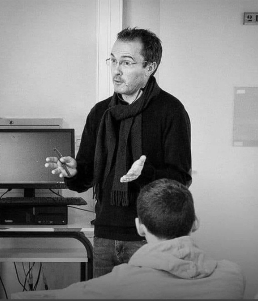 La question n’est pas de savoir ce que l’on pense des caricatures.
La seule question est : a-t-on raison de tuer au nom de ces caricatures ?
La réponse est non. 
Soutien inconditionnel aux enseignants qui devront continuer à expliquer cela à la rentrée. 
#hommageSamuelPaty