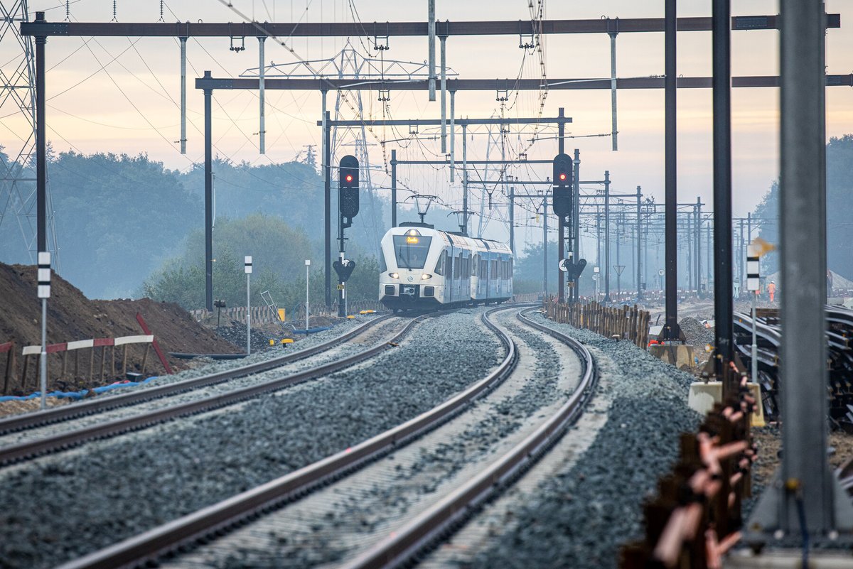 ProRail's tweet photo. Na afgelopen herfstvakantie is het stiller geworden in Zwolle. Lees meer >> https://t.co/YzQfOUiIDK https://t.co/d2bqRHRx0d