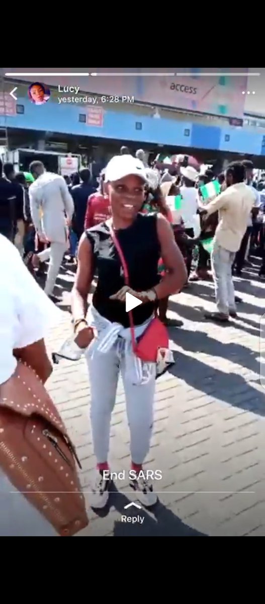 Akinjoshua2017's tweet photo. Just incase Sanwo Olu keeps telling lies that nobody died yesterday, show him the pics of this lady who was happily protesting yesterday morning and in the second frame she was killed by soldiers for being a Nigerian. God will punish Sanwo Olu and his cohot. RIP soldier https://t.co/bb4pnqJsCv
