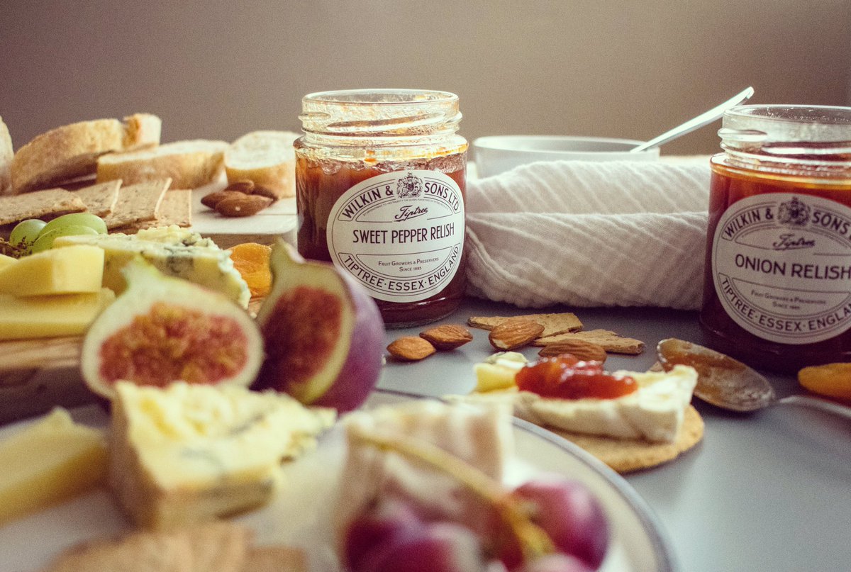 This delicious photo taken by <a href="/sophie_hyam/">Sophies Tasty Tweets</a> makes us hungry! #SweetPepperRelish #OnionRelish #Cheese #Biscuits #figs #grapes #relish #TiptreeRelish
