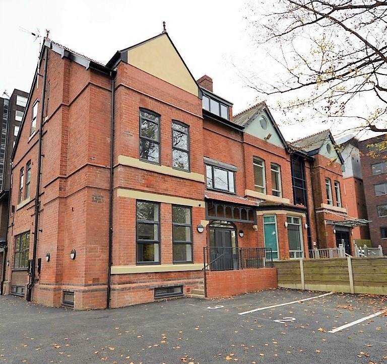 Neighbourhood_L's tweet photo. UPDATED Listing - Price Reduction £650 pcm
Apartment 2, 13 Warwick Road, Old Trafford #manchester
Superb location!

Property details - https://t.co/2zmiHwYlzF 
#lettings #apartmentliving #tolet #apartments  
Chris@neighbourhoodlettings.com
Phone: 0161 436 5556 https://t.co/GVx9KSxh3Z