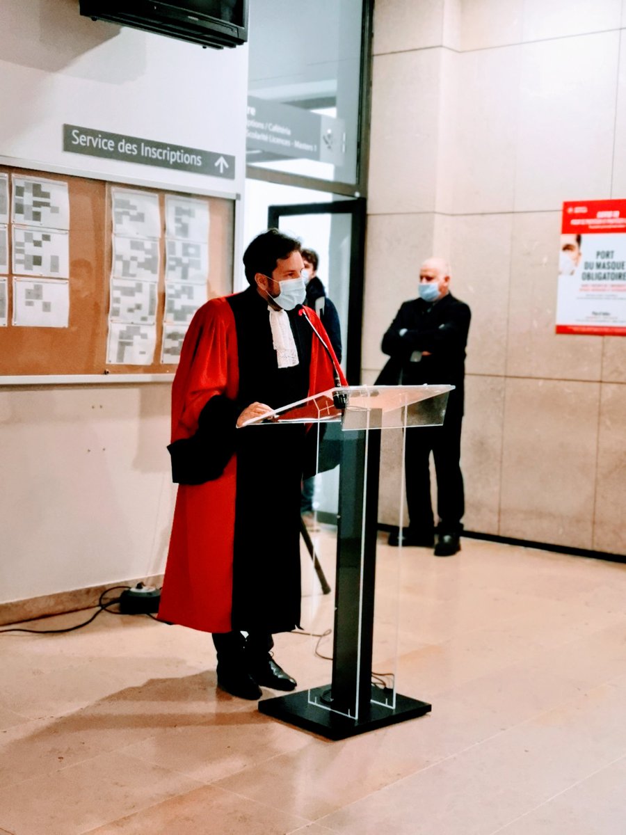 Faculte_DSP_UM's tweet photo. Après un hommage prononcé par le Doyen @GClamour, les enseignants, personnels administratifs et étudiants de la Faculté ont observé une minute de silence en la mémoire de Samuel Paty.
 @umontpellier https://t.co/Z2spoN97eb