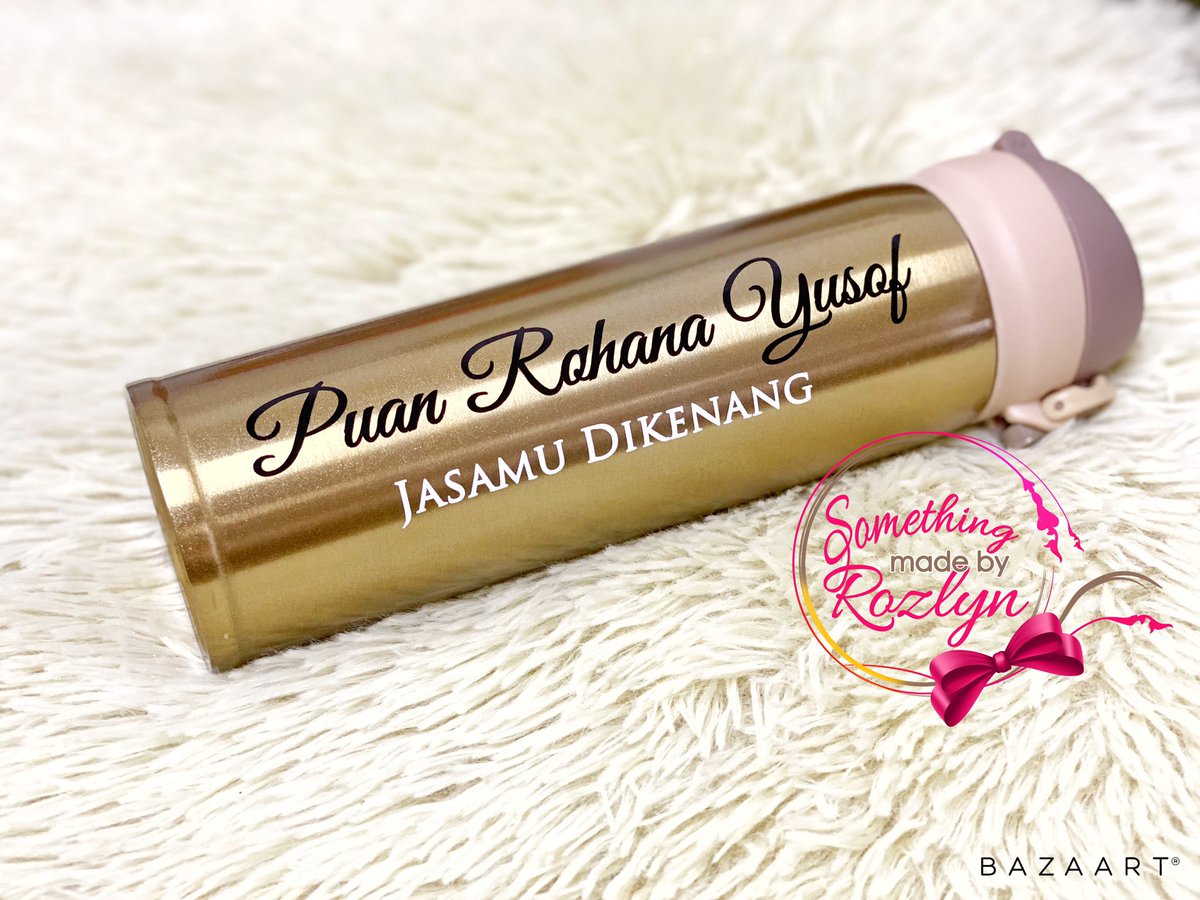 MadeByRozlyn's tweet photo. Jasamu Dikenang Sampai Bila2 😍

Sesuai sangat nak bagi as a gift 🎁

Now harga promo tau hanya RM30 termasuk design nama

Nak order 👇🏻

https://t.co/uRxTMKkOcC https://t.co/VJEvEX9yeS