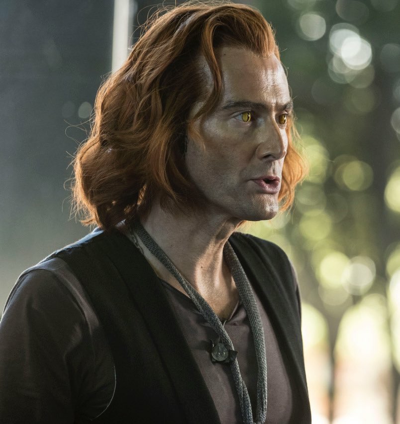 Кроули актер благие. Дэвид теннант кроули. Дэвид теннант благие знамения. Кроули актер благие. Кроули благие знамения теннант.