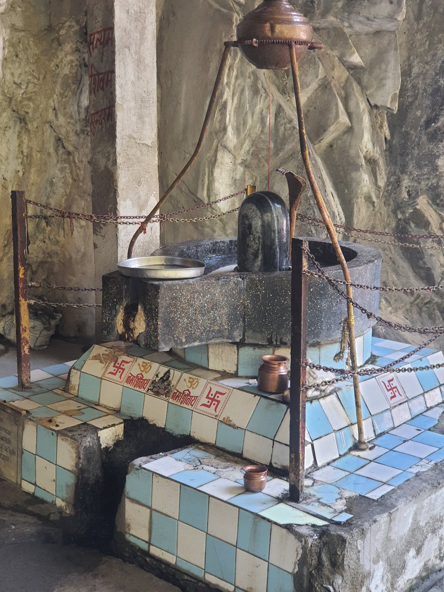 So today I decided to make a trip to Religious temple .
Location - Dugadda (Uttarakhand),India .
Peaceful weather and lovely nature always makes some good positive vibrations around me.😊
Har Har Mahadev
#nature #lordshiva #mahakaal #himalayas #travel #trekking #peace #photo https://t.co/KVBOKSIATU