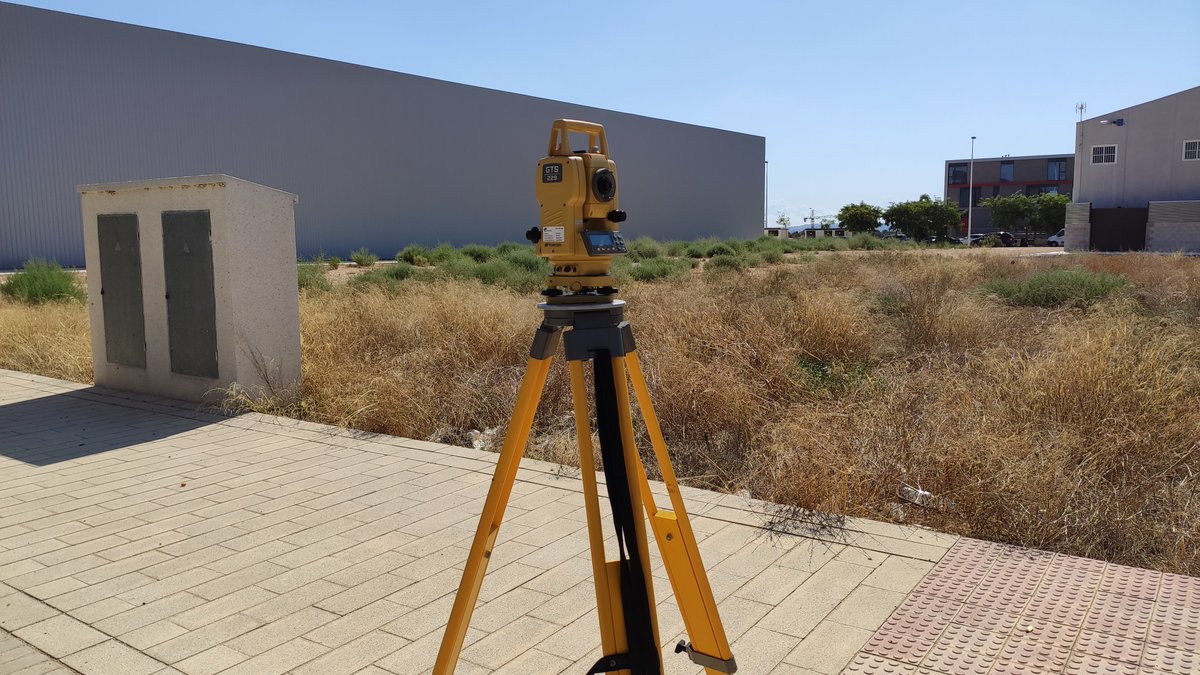 GroupACengineer's tweet photo. En AC Ingeniería y Arquitectura hemos realizado el levantamiento topográfico y replanteo de lindes de parcela en el Elche Parque Empresarial con el fin de obtener la información necesaria con la que arrancar el nuevo proyecto de edificación industrial que estamos proyectando. https://t.co/UjqmqcGBmn