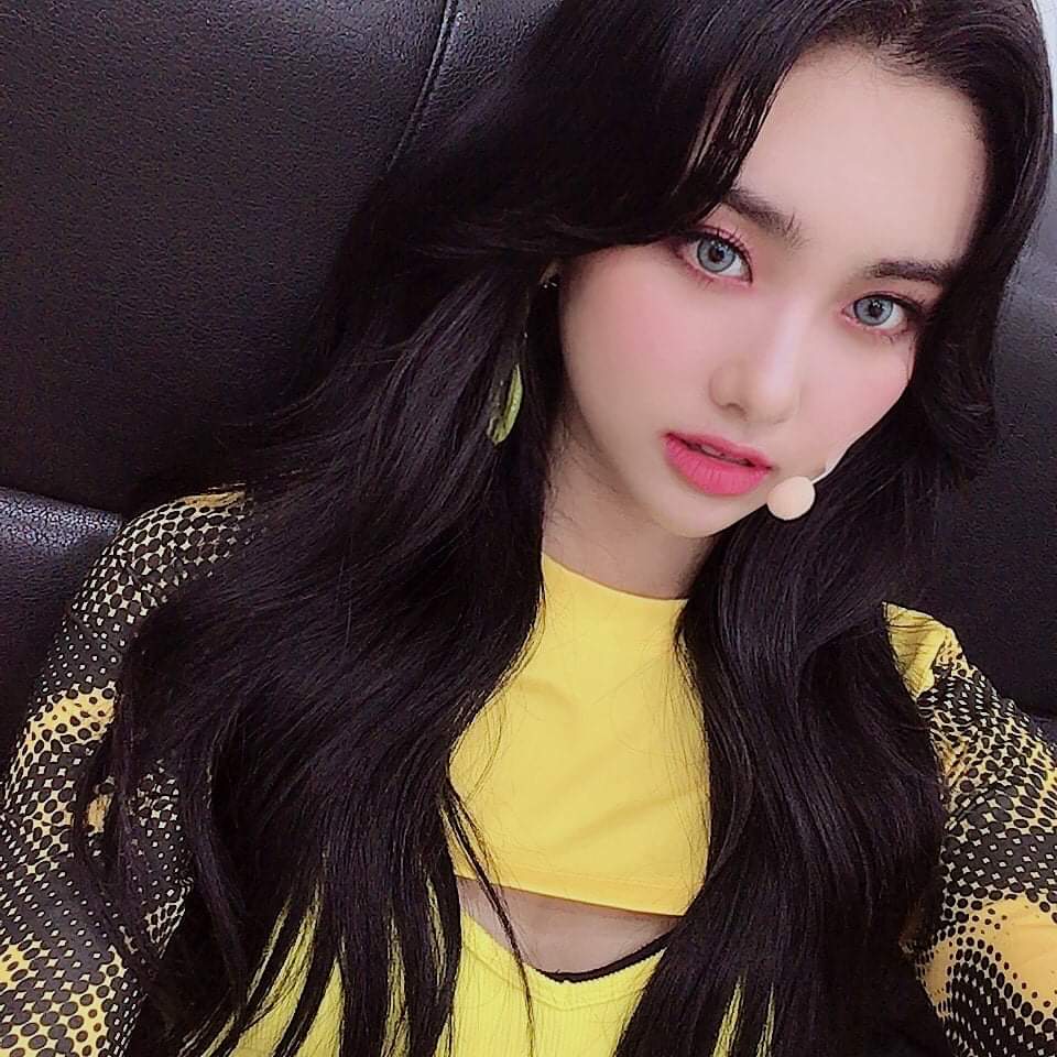 AISHASLOOK's tweet photo. #AISHA #아샤 #EVERGLOW https://t.co/GIPMpAAEgX