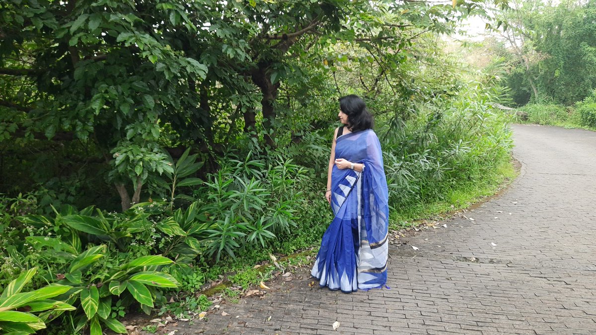 Aditi_SoSaree's tweet photo. New Post Up: Happy Navratri : Day 4: ROYAL BLUE Colour
https://t.co/DMDS893qp0
#sareeblogger #fashionblogger #southasianblogger #Navratri2020 #colorsofnavratri https://t.co/cz3ojwWmC4