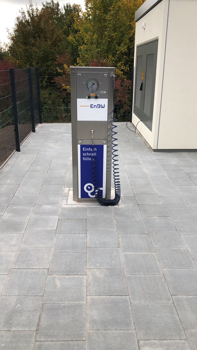 ZoePionierin's tweet photo. Neuer Ladepark an der Anschlussstelle Rutesheim an der A8 bei Leonberg. Hier gibt es ab morgen Strom für alle. #AC22 #CCS #CHAdeMO @EnBW https://t.co/kcEvtTvau2