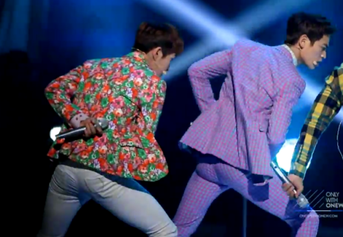 Bow down to onho for raising the average ass of SHINee