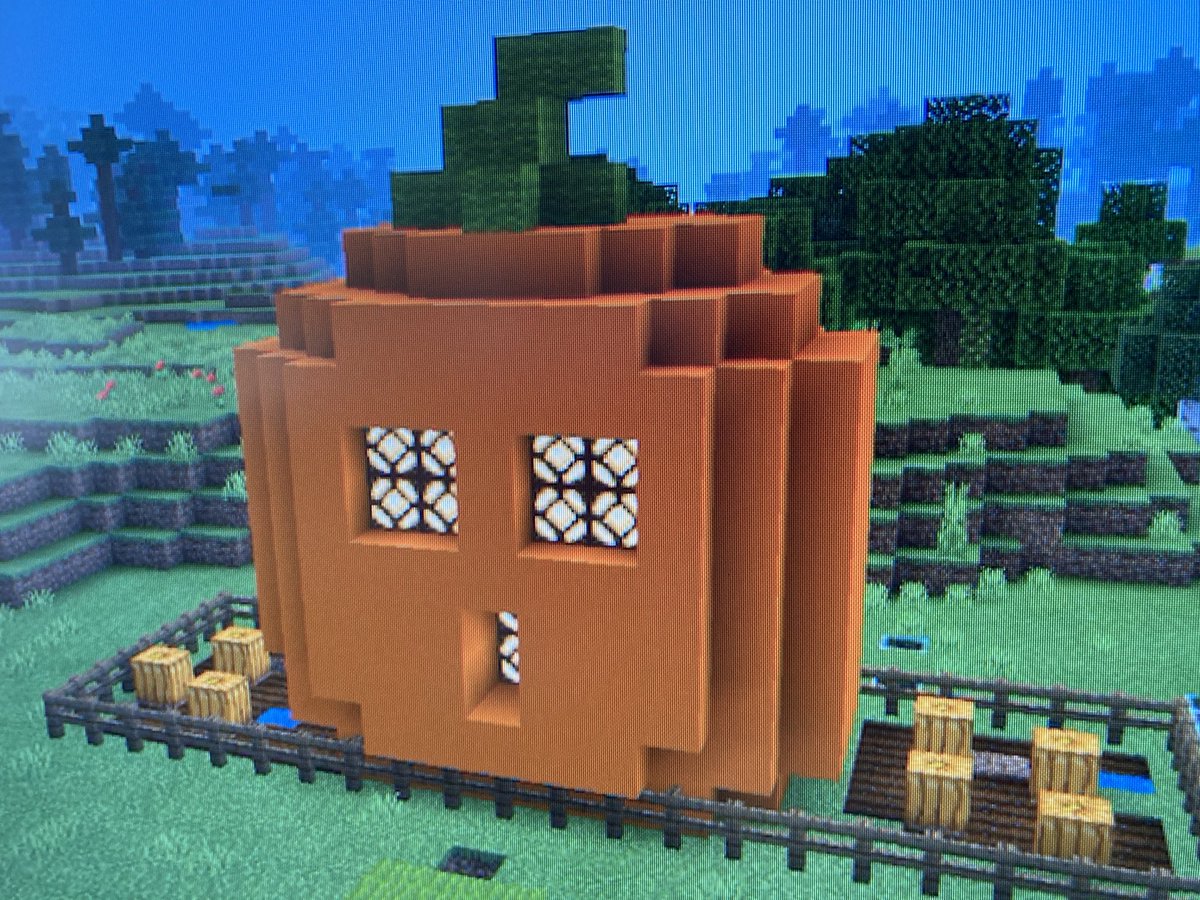 Using <a href="/PlayCraftLearn/">Minecraft Education</a> “Code Builder” to help students plan their pumpkin 🎃 designs <a href="/lecheiless/">Le Chéile Secondary School</a> @lecheiletrust