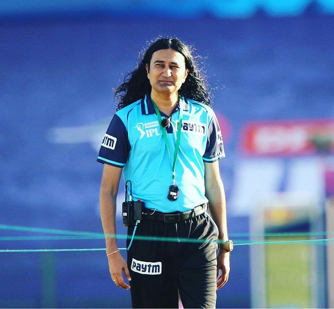 _______ali's tweet photo. When I saw him umpiring the other day due to his hair game I was about to appreciate what actual women empowerment and feminism looks like but when I looked carefully I realised he's a man and I think this happened with many of us😂😂😂.
#PaschimPathak #Cricket #IPL2020 #IPLinUAE https://t.co/D1WMzJCzlN
