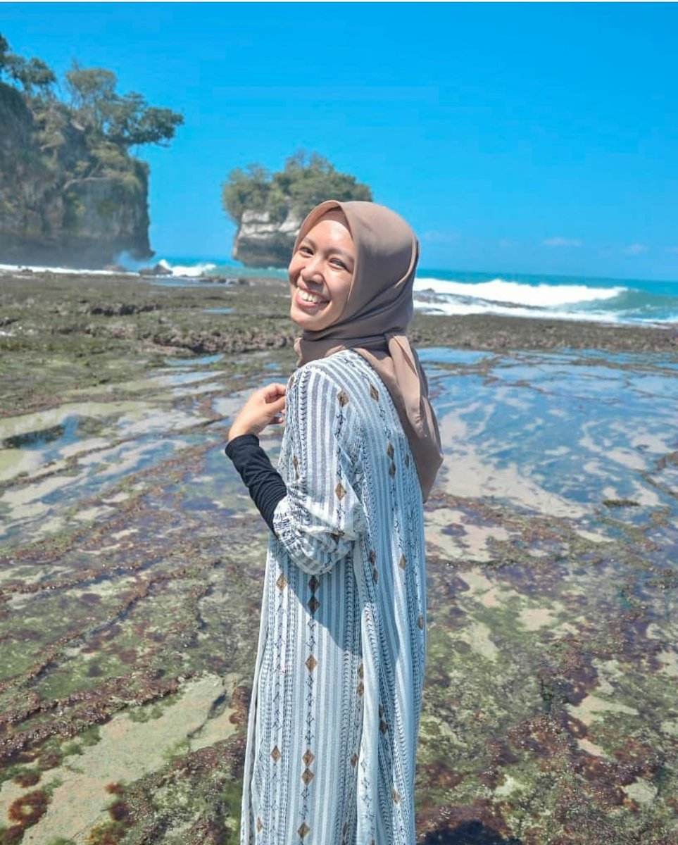 YoExplore's tweet photo. REPOST FROM @adinda_ajng
#pesonaindonesia #wisataindonesia #wonderfulindonesia #visitindonesia #indoflashlight #explorebanten #banten #bayah #bantenhits #bayahibebeach #visitbanten #yoexplore #exploreindonesia #jabar #YoExplore Wisata Sejarah di Banten! https://t.co/h2OsFhIgVL https://t.co/ZSCzt7jAq8