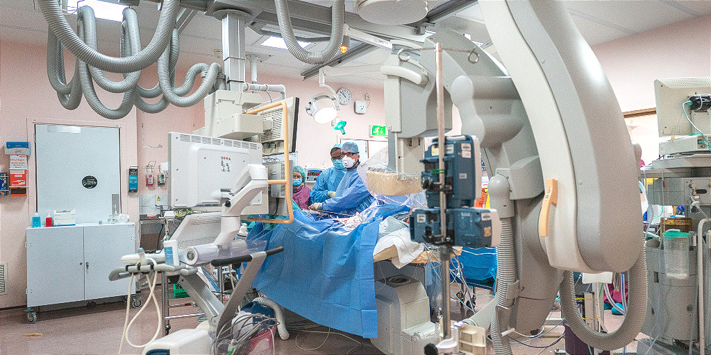 RBHCharity's tweet photo. We're so grateful to @LloydsofLondon for their generous donation of £40,000.
This will be allocated to our #LifeInFocus and #LifeLineLab appeals and will transform the lives of hundreds of heart patients @RBandH each year.
#LloydsResponsibleBusiness
https://t.co/jPq6JqDwYb https://t.co/oR26H9rusj