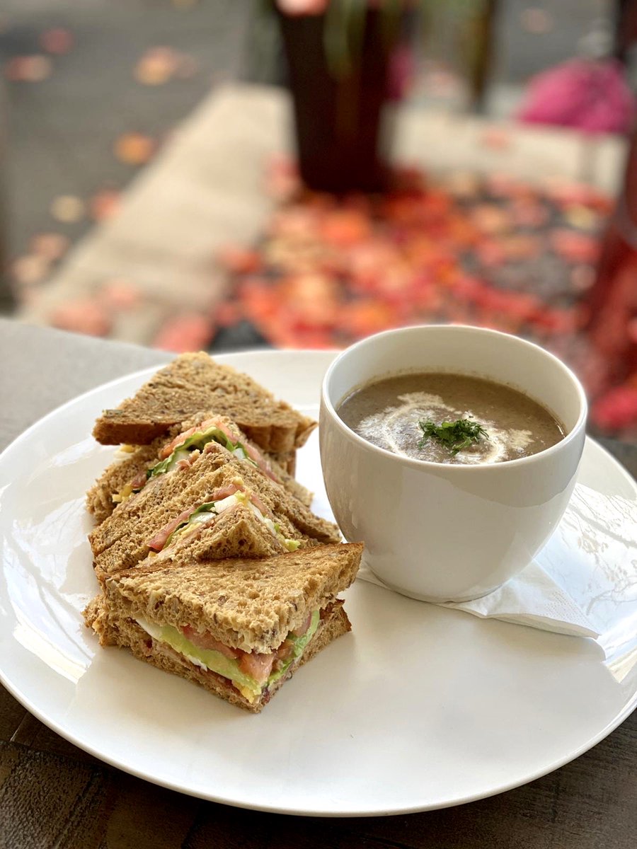 Our new X-press lunch menu has been such a hit so far ✔️

Our soup and sandwich deal is ideal for those looking for quick lunch on a busy day or to warm you up while you have a few day time drinks. 

Check out our menu and book a table on our website to avoid disappointment 🍂