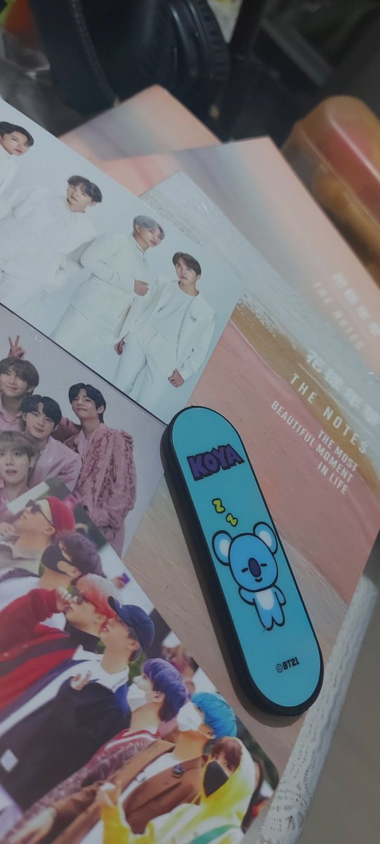 m12dknight's tweet photo. Guess who's having a late night reading session this weekend~~ another great buy from @mauveinegoods. PH Kpoppers should really check them out. Affordable KPop merch with lots of freebies. Thankies and 보라해😘
 #mauvinefeedbacks https://t.co/6sERSLuZn3