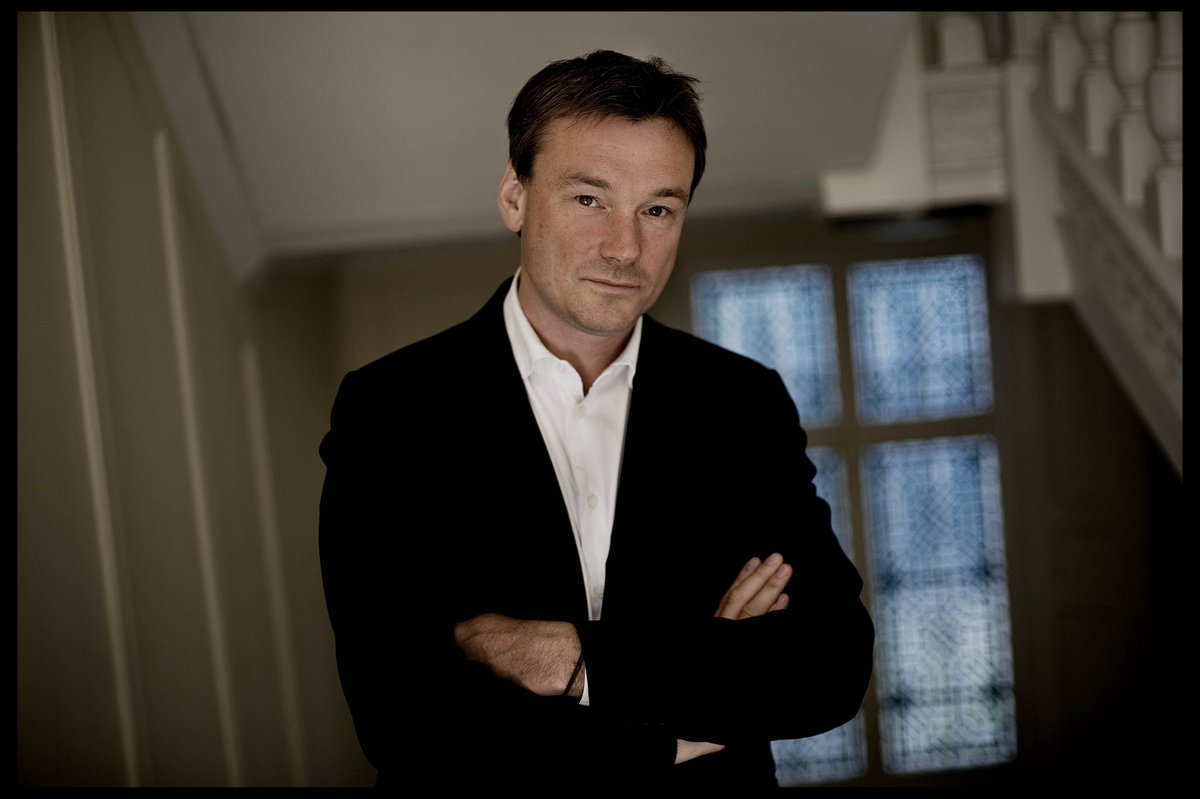 thebookseller's tweet photo. "The opportunity to reflect on and discuss the recent history and future of publishing is irresistible, with such a vibrant and international community of students and academics", @CityUniLondon makes @stephenpub honorary visiting professor of publishing: https://t.co/E7hRxHJGKO https://t.co/3kbCWEPo7y