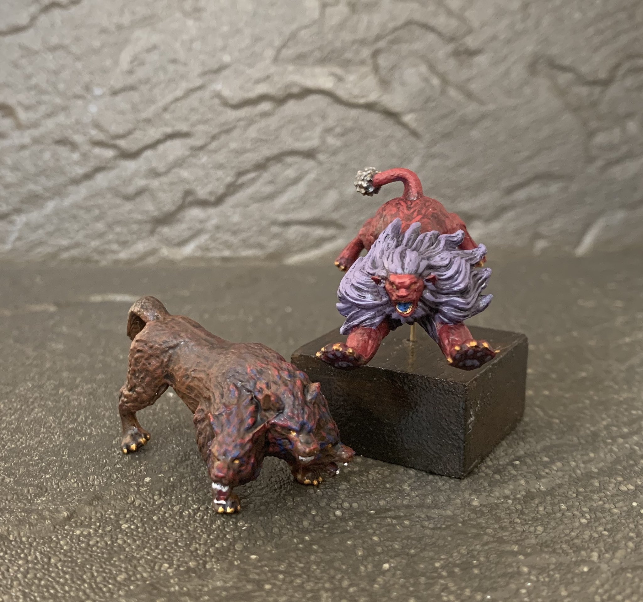 P San 子供がハマってる 最強王図鑑 の チョコエッグ 発見 マンティコアとケルベロスをリペイント T Co B0ihrf9r4y Twitter