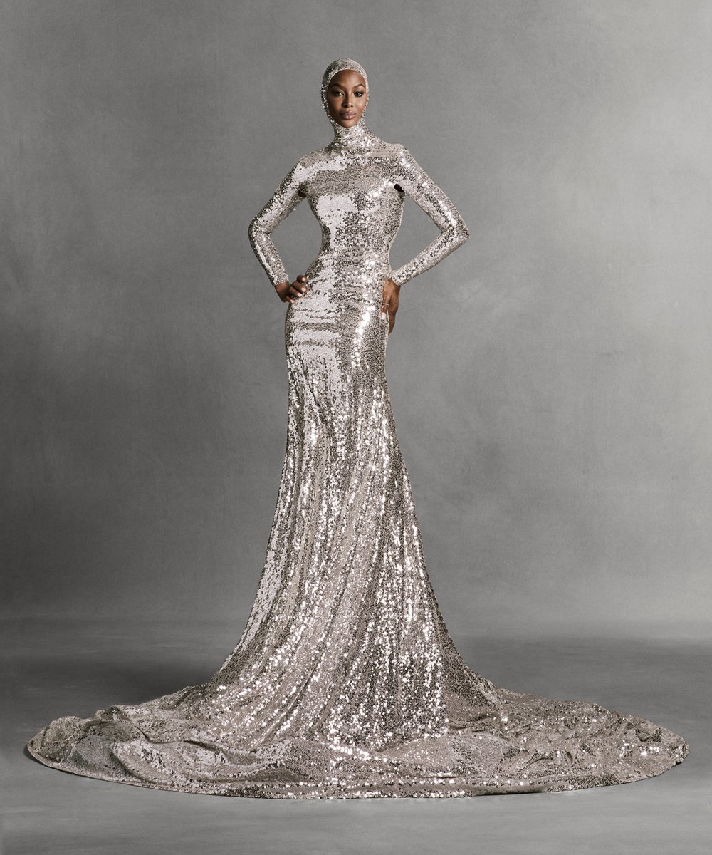 voguemagazine's tweet photo. .@NaomiCampbell is many things: A trailblazer, lightning rod, truth teller, provocateur and—most of all—mentor and mother figure to models the world over. Campbell talks to Afua Hirsch about a half century of life on her own terms for our November cover. https://t.co/PAr2WhM8qj https://t.co/kWPlYcRYLc